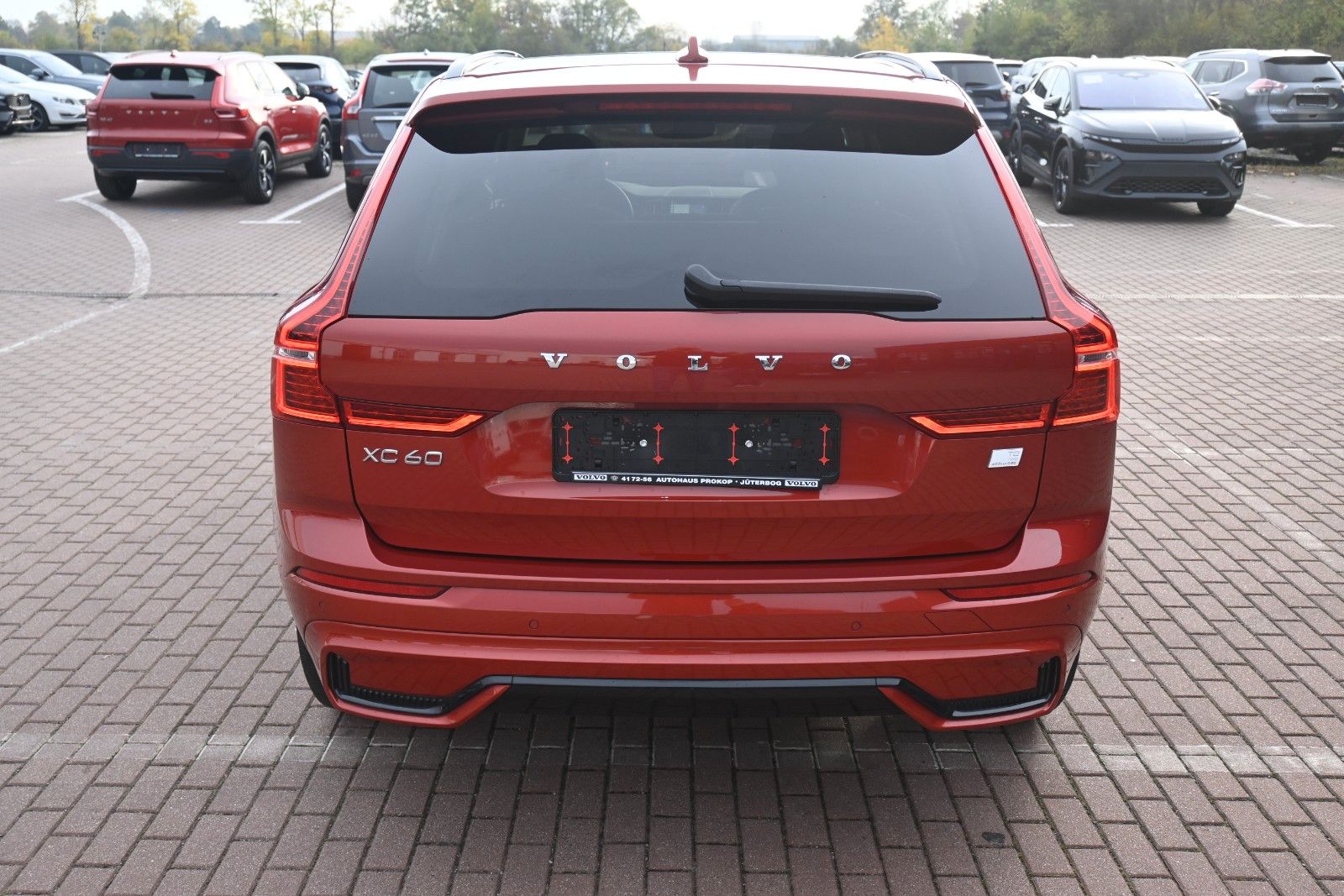Fahrzeugabbildung Volvo XC60 T8 Ultimate Dark AWD*AHK*HUD*Pano*Massage*
