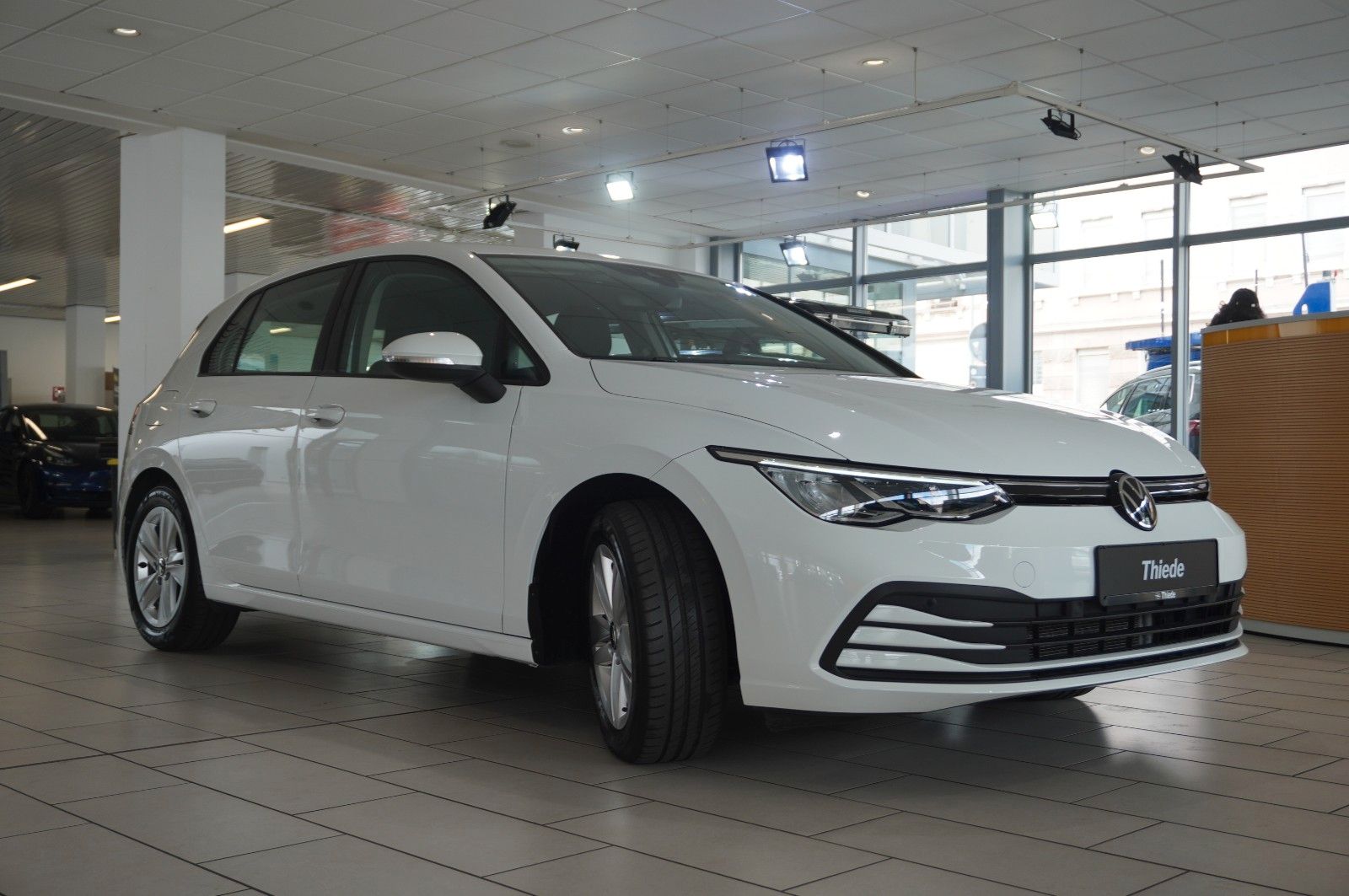 Fahrzeugabbildung Volkswagen Golf VIII Lim. 2.0 TDI LIFE DSG NAVI/LED/VIRTU.