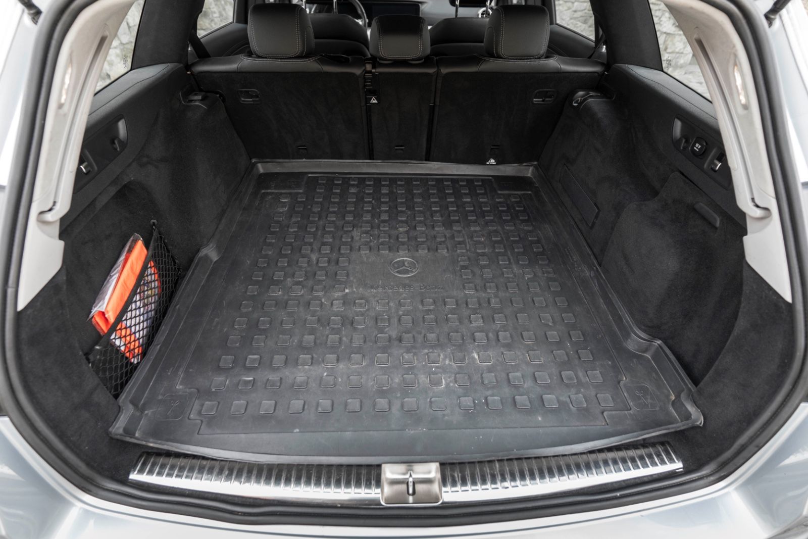 Fahrzeugabbildung Mercedes-Benz E 400 AMG 4MATIC LED KAM NAV ALC 8FACH AHK ACC