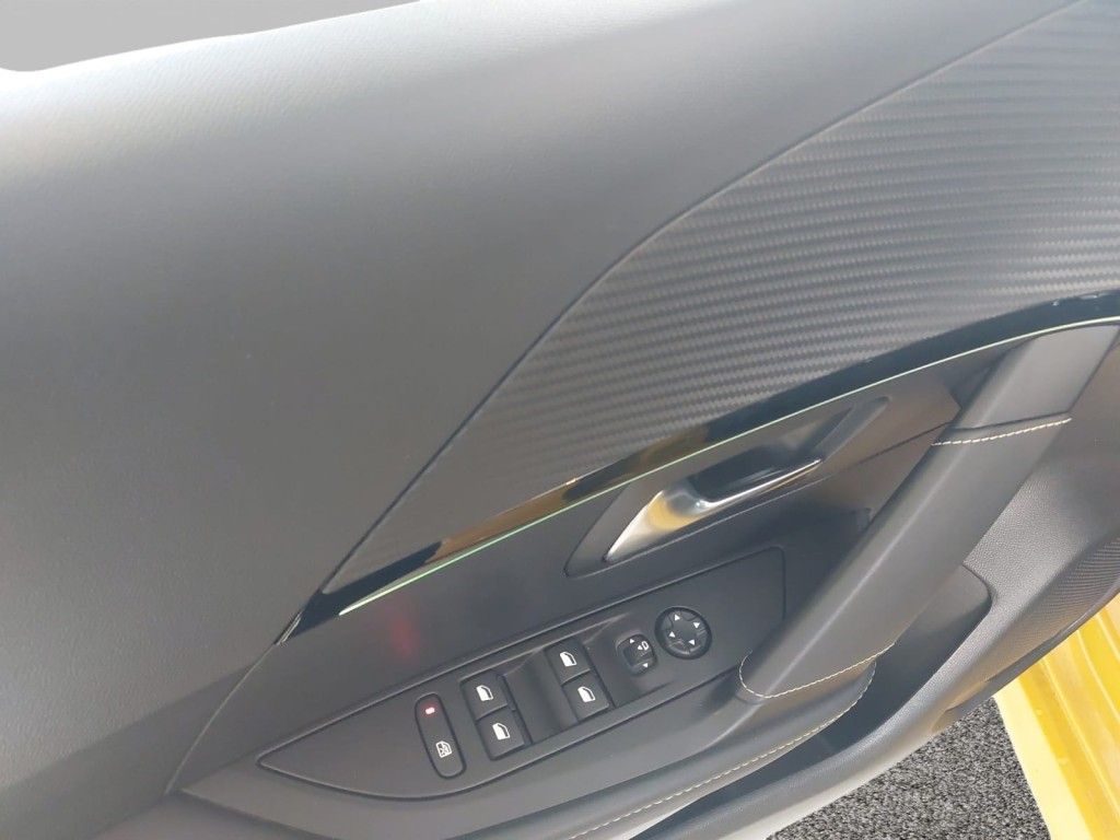 Fahrzeugabbildung Peugeot 208 PureTech Allure 130 EAT8 GTline