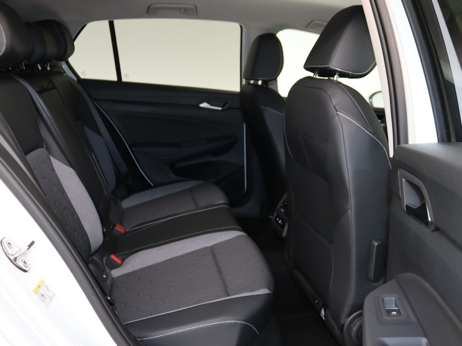Volkswagen Golf VIII 1.5 eTSI Energy LED ACC NAVI KAMERA foto 10
