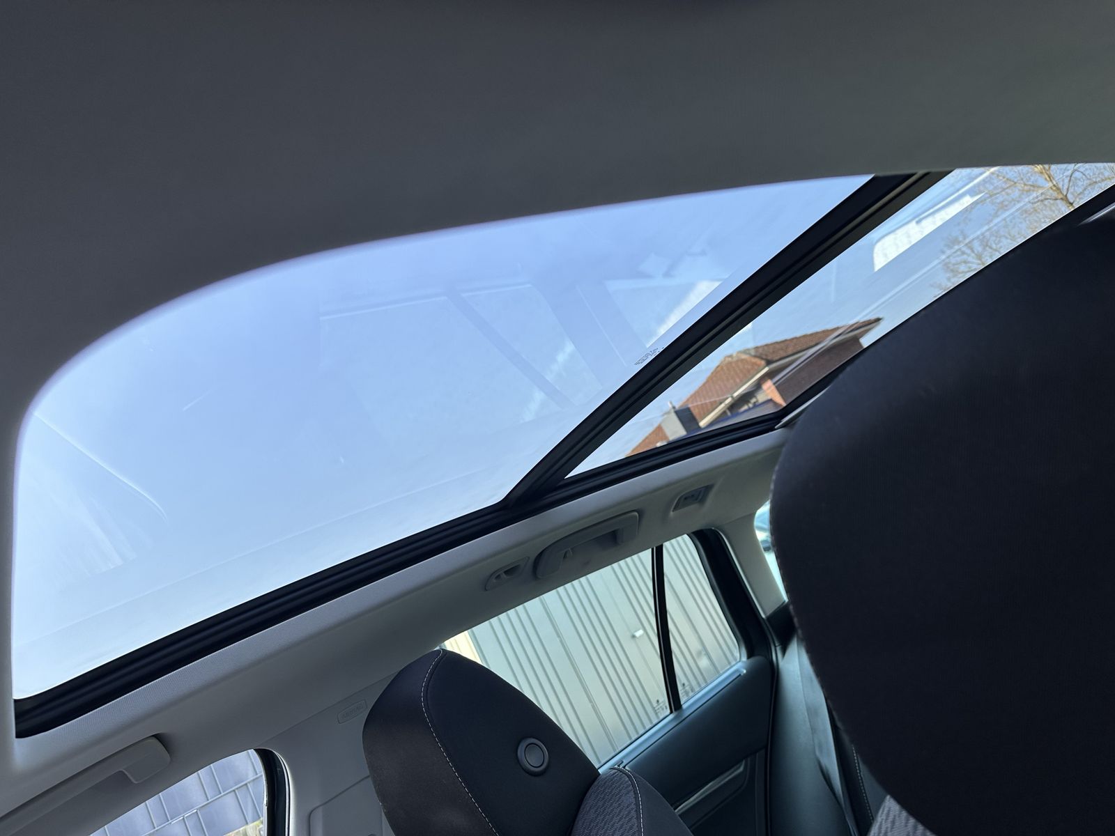 Fahrzeugabbildung SKODA Octavia Combi 2.0 TDI DSG First NAV+LED+PANO+HUD