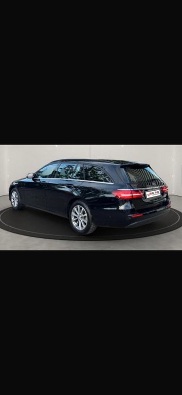 Image of Mercedes-Benz E 220