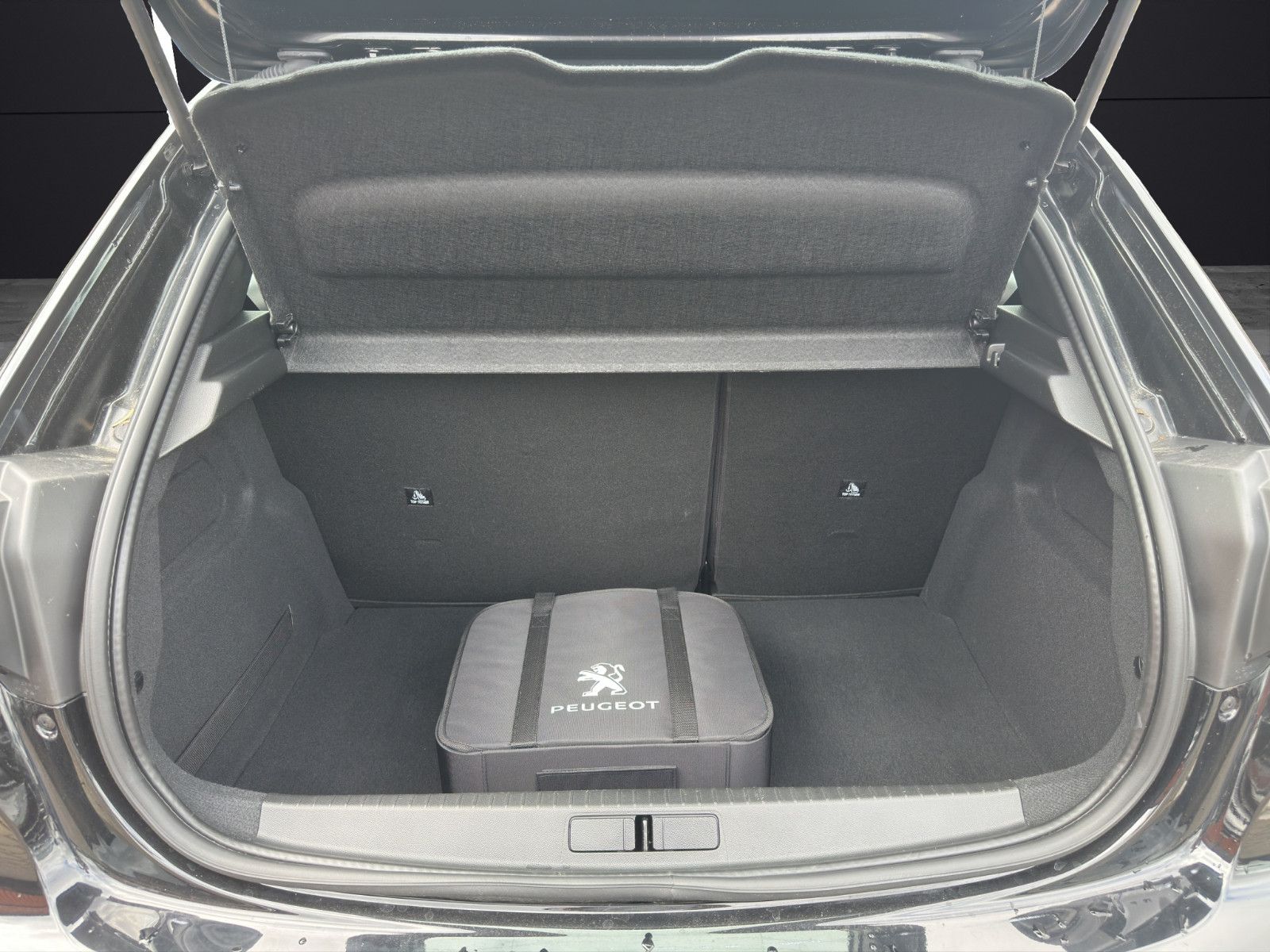 Fahrzeugabbildung Peugeot 208 eActive/Shz/Mirrorlink/Tempomat/Shz