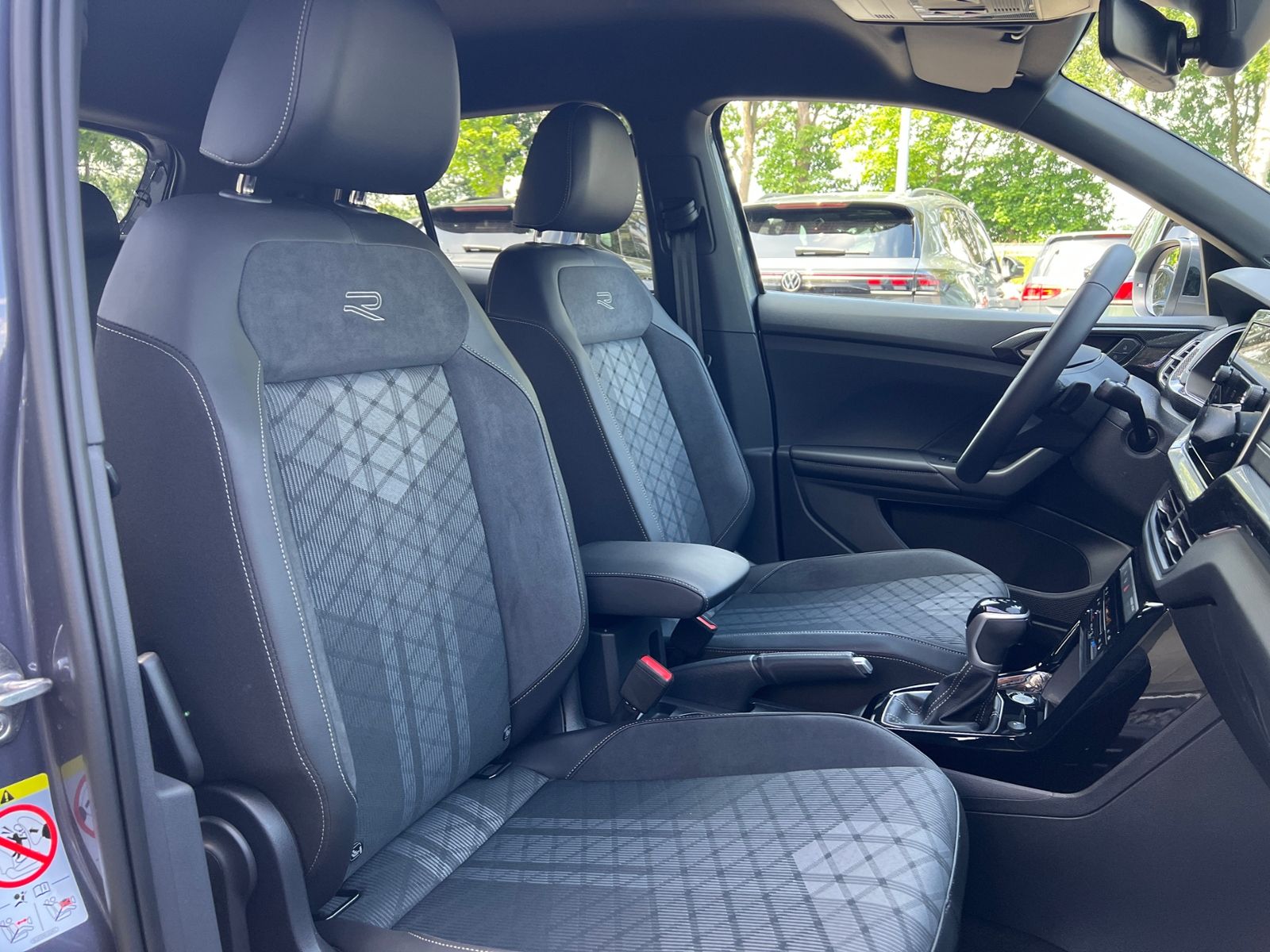 Fahrzeugabbildung Volkswagen T-Cross R-Line 1.5 TSI DSG *AHK,IQ.LIGHT,ACC,App