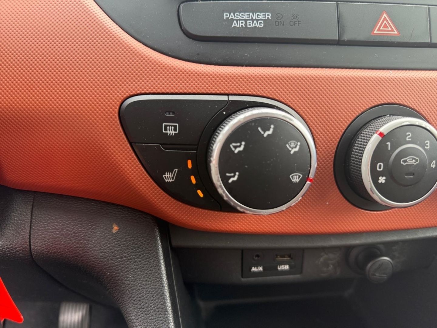 Fahrzeugabbildung Hyundai i10 1.0 FIFA WORLD CUP ALLWETTER+KLIMA+SHZ