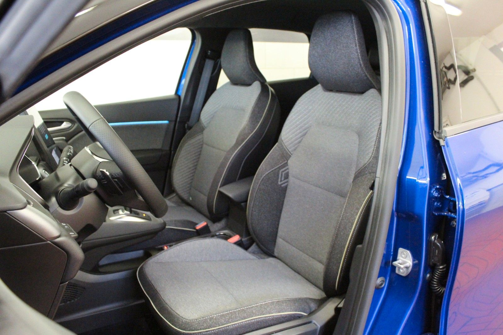 Fahrzeugabbildung Renault Captur Mild Hybrid 140 EDC *Navigations-Paket*