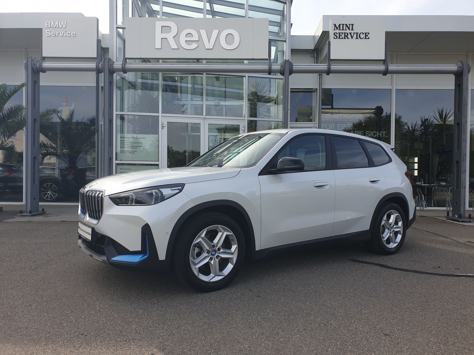 BMW iX1 xDrive30 AHK DriveAssPlus LED SHZ DAB Shz foto 1