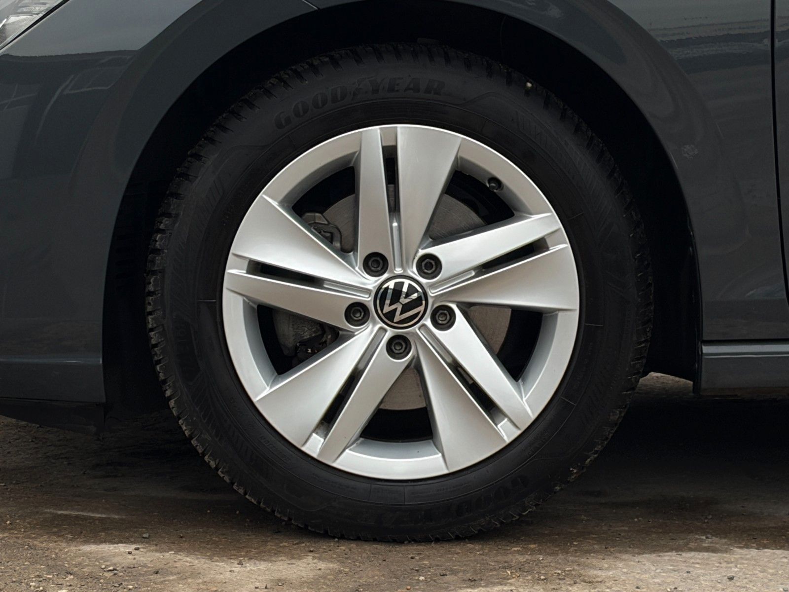 Fahrzeugabbildung Volkswagen Golf 1.5 TSI Life ACC LKAS PDC SHZ 3Z-Klima LED