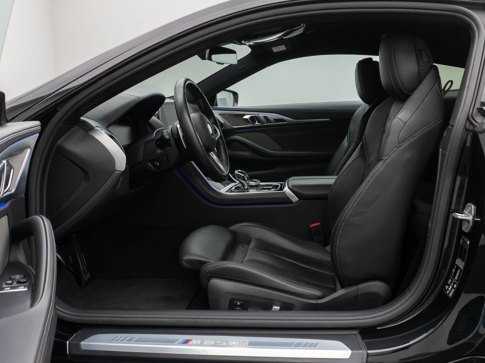 Fahrzeugabbildung BMW M850i xD Kamera HUD DAB H/K ACC SoftCl DisplKey
