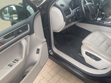Volkswagen Touareg - 11