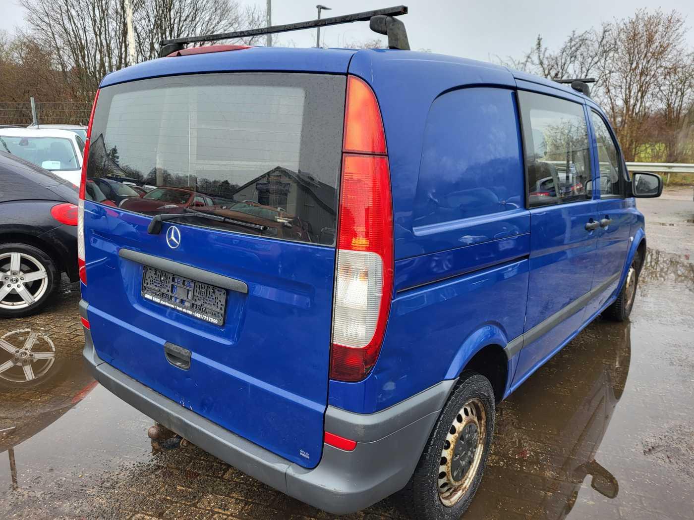 Mercedes-Benz Vito 2012 — rear view
