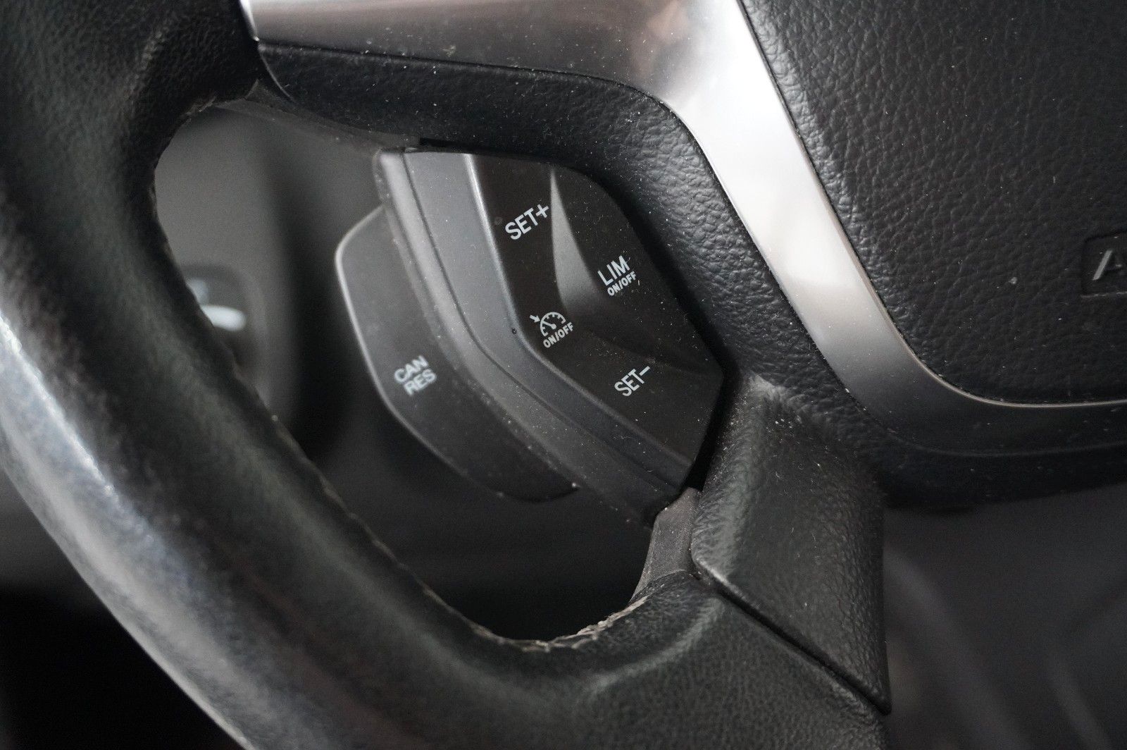 Fahrzeugabbildung Ford Kuga 2.0D INDIVIDUAL 4X4 NAVI/LED/KAMERA/SPORT