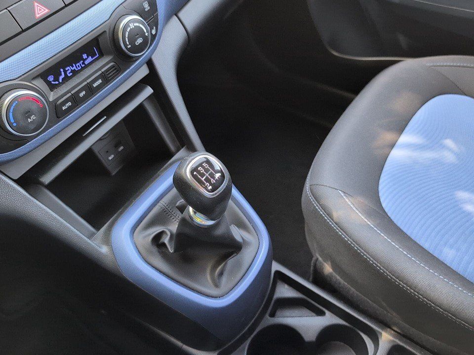 Fahrzeugabbildung Hyundai i10 1.2 CLASSIC 1HD GARANTIE SHZ+LHZ+KLIMAAT+PDC
