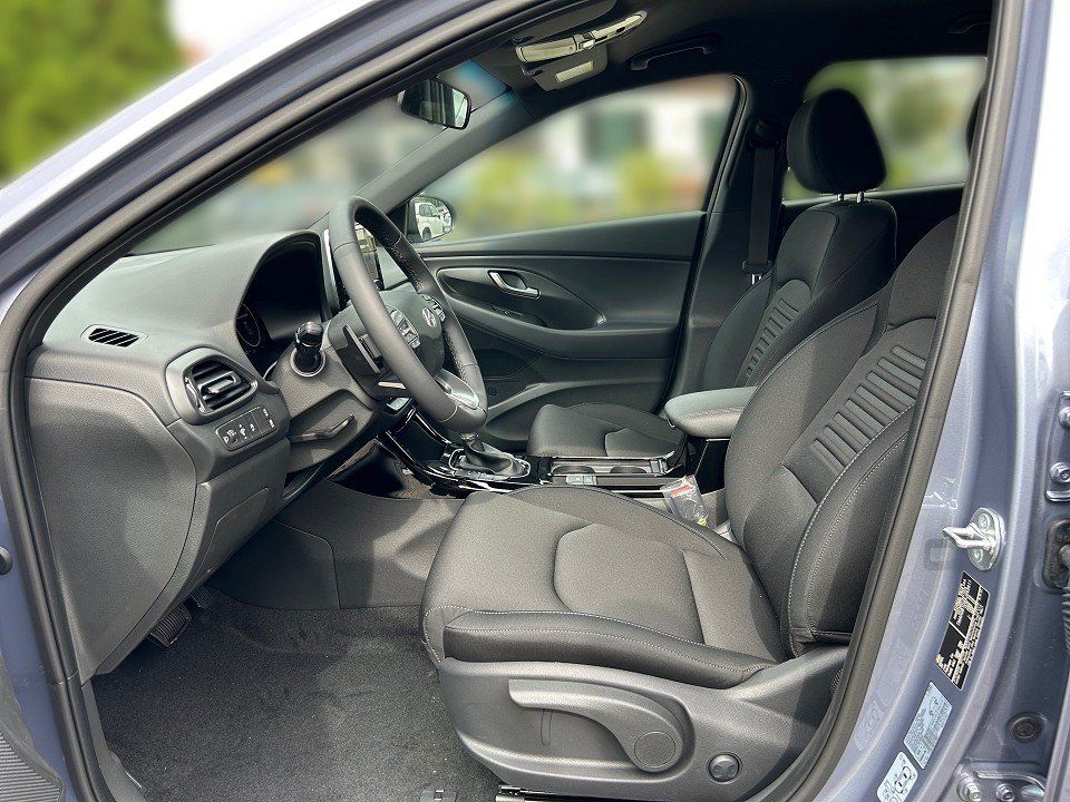 Fahrzeugabbildung Hyundai i30 MY25 1.5T 48V 7DCT ADVANTAGE PLUS-P KEYLESS+