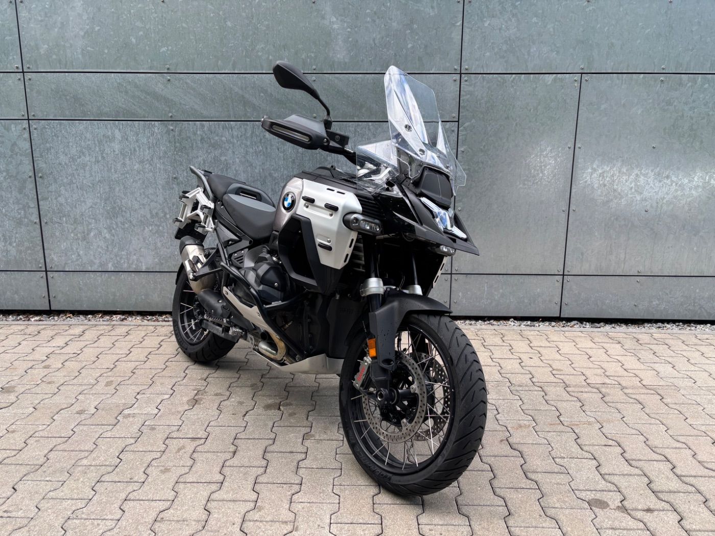 Fahrzeugabbildung BMW R 1300 GS Adventure Triple Black ASA 3 Pakete