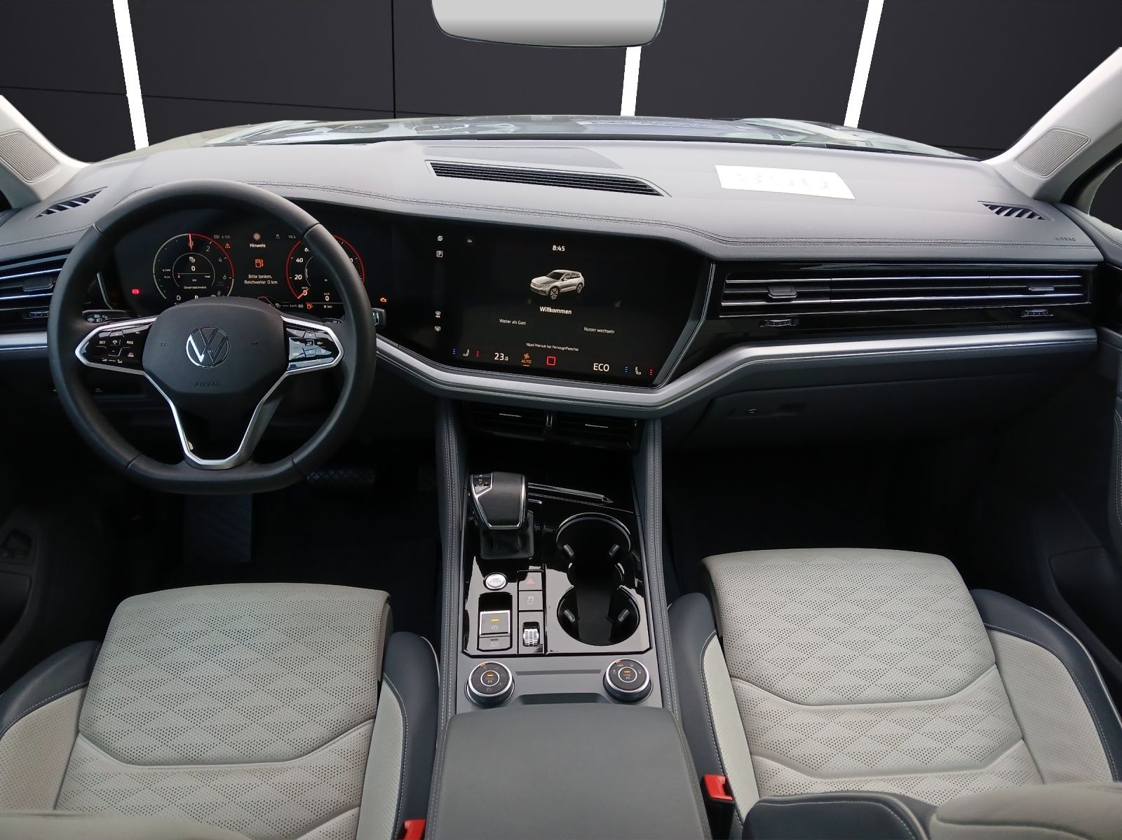 Fahrzeugabbildung Volkswagen Touareg eHybrid Elegance Matrix AHK Pano HUD AID