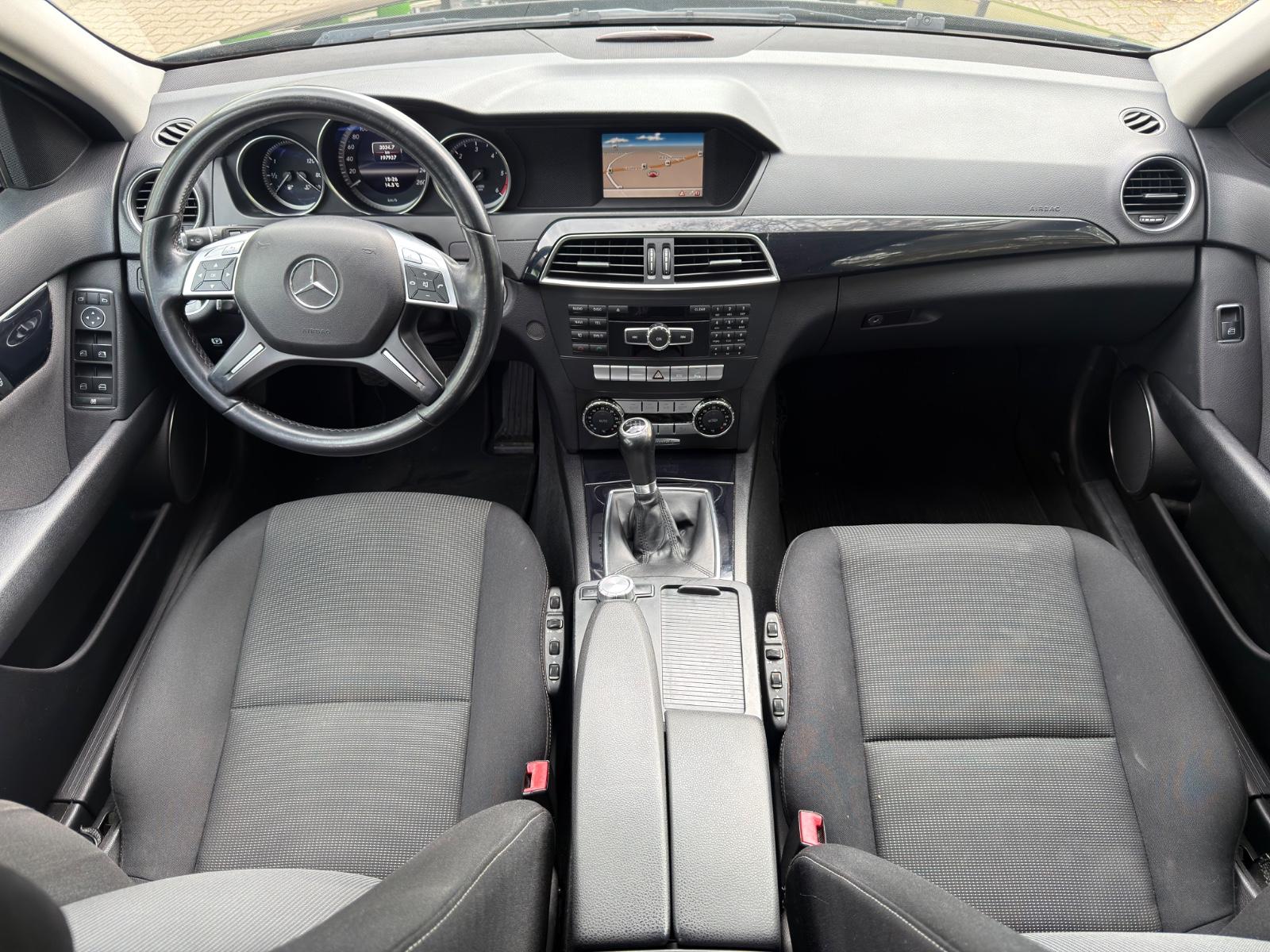 Mercedes-Benz C200 2012 — photo 11