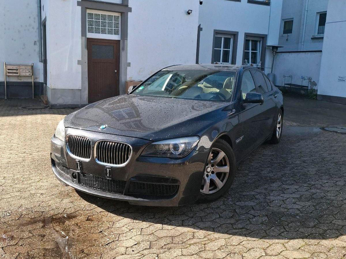 BMW 730