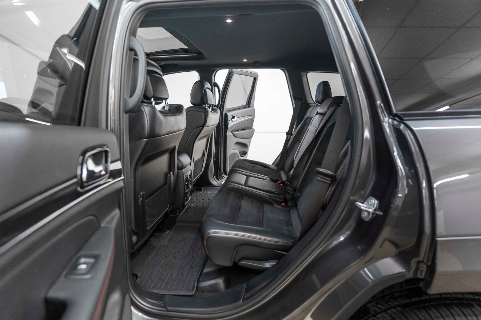 Fahrzeugabbildung Jeep Grand Cherokee Laredo X 3,6L LPG 4X4 KAM PANO