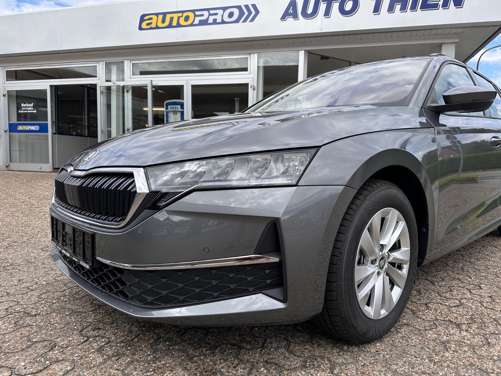 Fahrzeugabbildung SKODA Octavia Combi 1.5 TSI Selection DSG LED/ACC/APP
