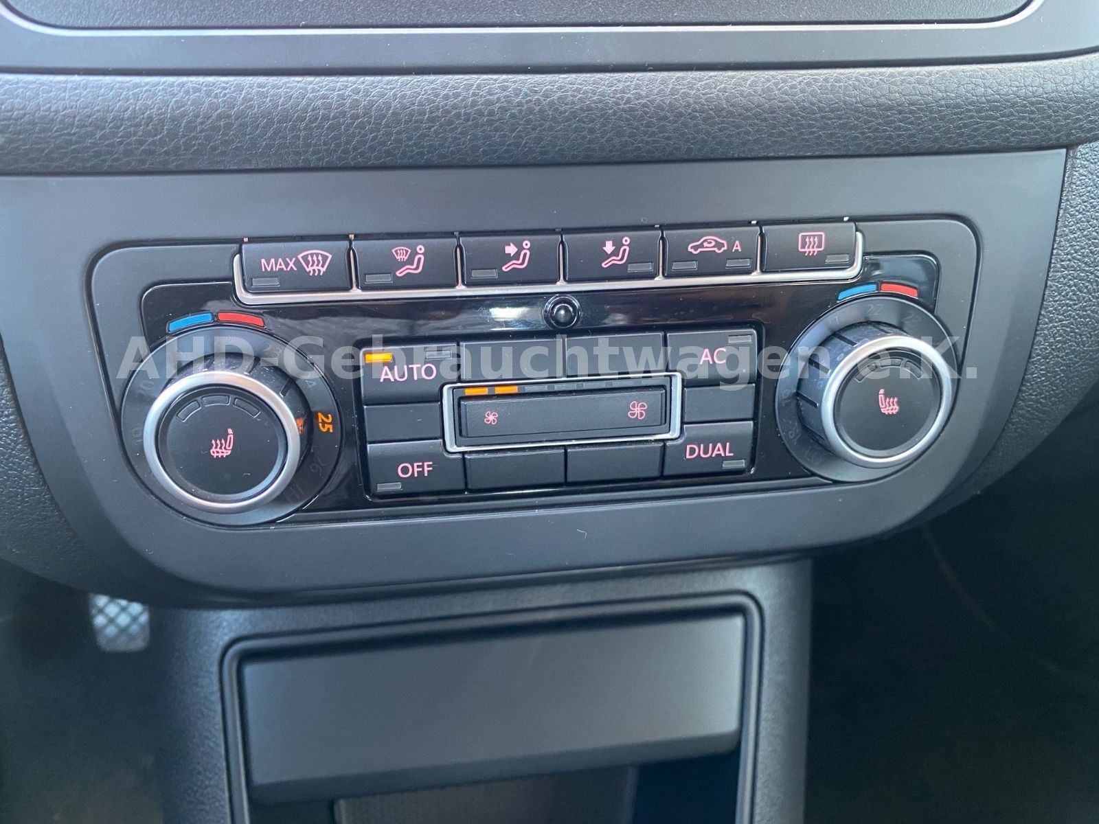 Fahrzeugabbildung Volkswagen Golf Plus VI Highline 1.4 TSI