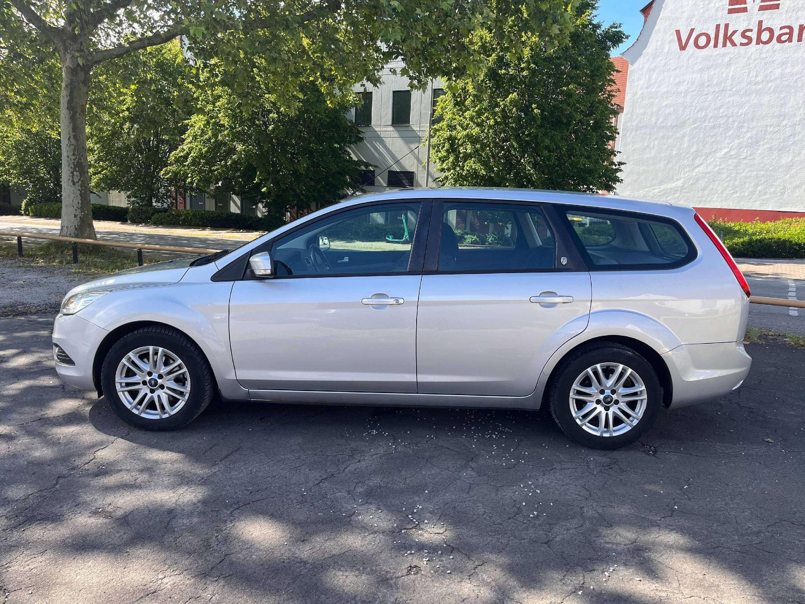 Ford Focus GHIA*KLIMATRONIC*TEMPOMAT*S-DACH*SHZ*TÜV06