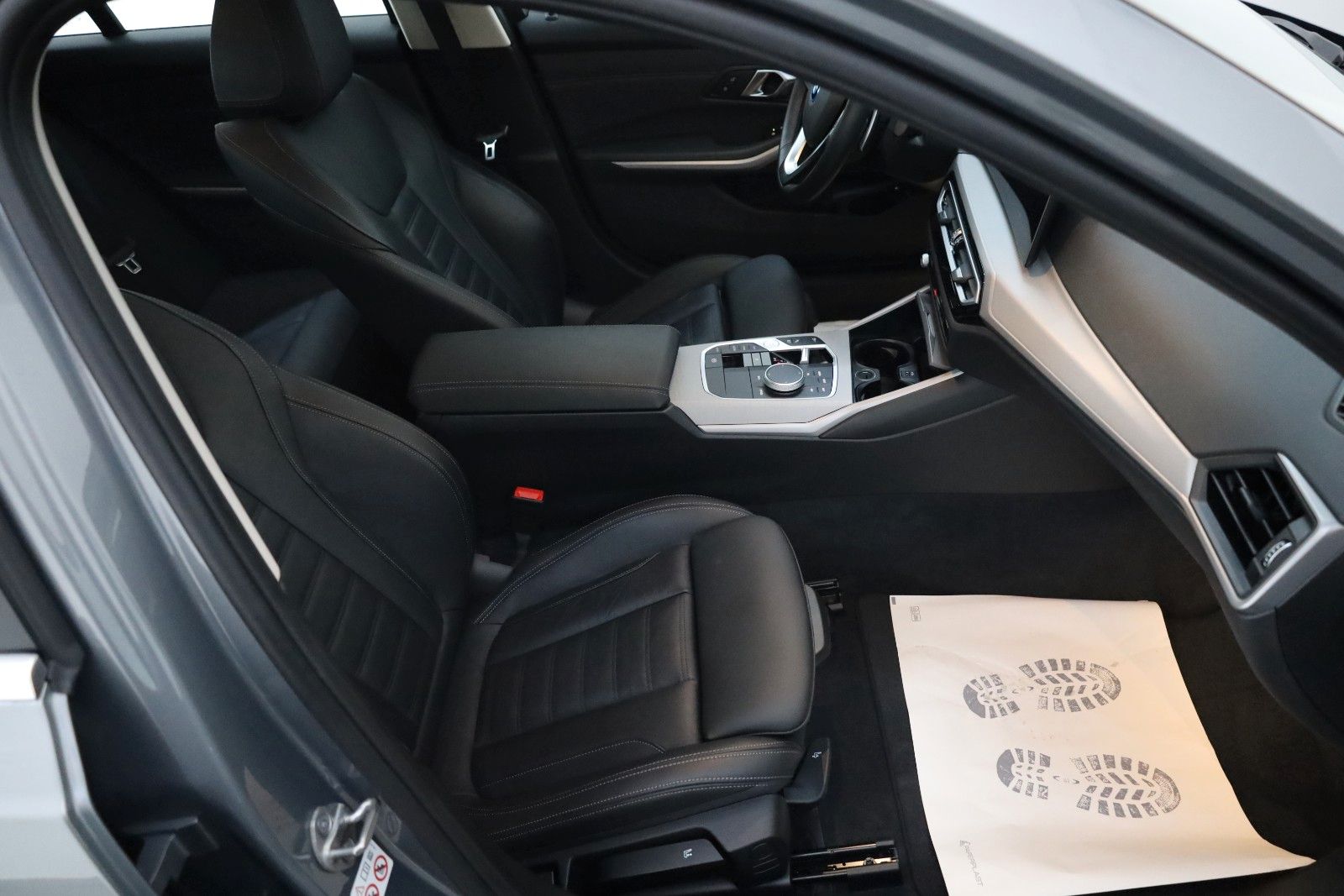 Fahrzeugabbildung BMW 330 e Touring,Leder,Navi,LED,Kamera,HUD, Curved