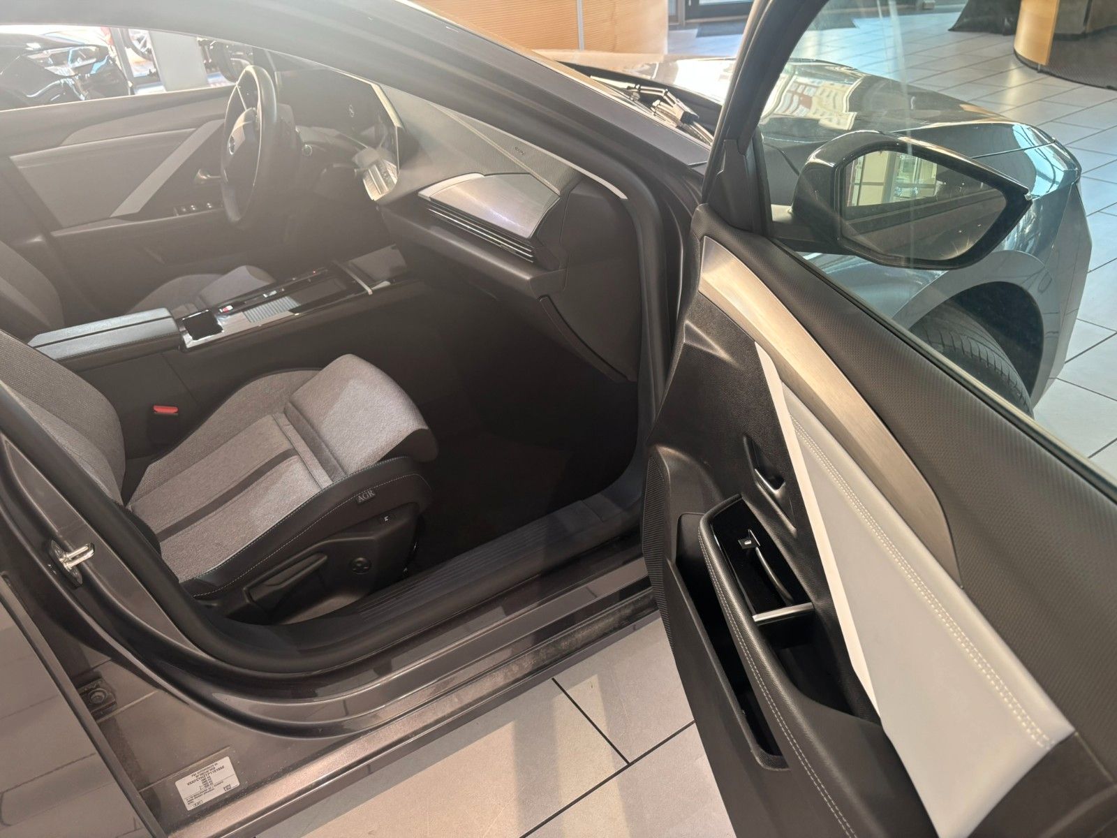 Fahrzeugabbildung Opel Astra L ST 1.5D ELEGANCE NAVI/LED/KAMERA/SHZ/AHK