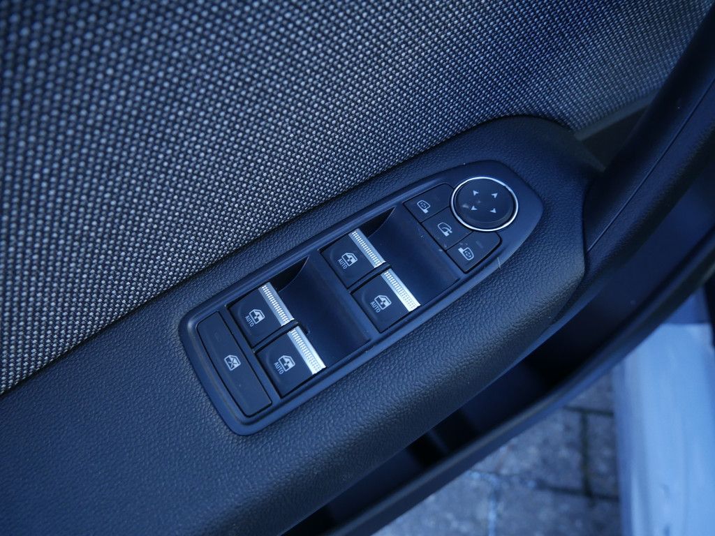 Fahrzeugabbildung Renault Captur Techno TCe 140 Mild Hybrid