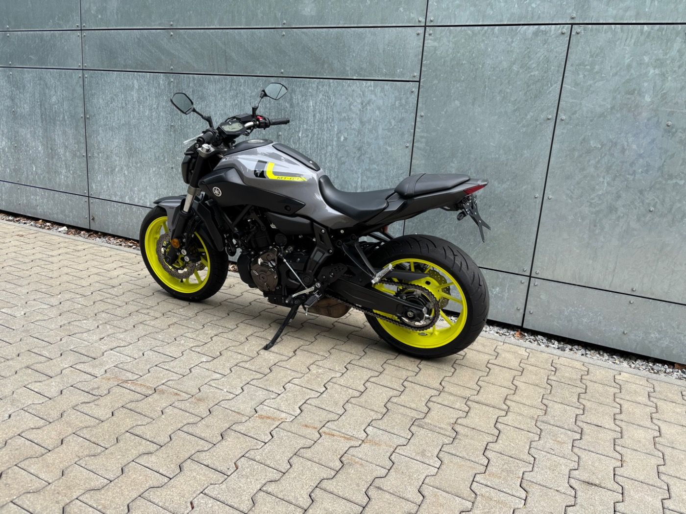 Fahrzeugabbildung Yamaha MT 07 mit Tieferlegung, kurzer Kennzeichenhalter