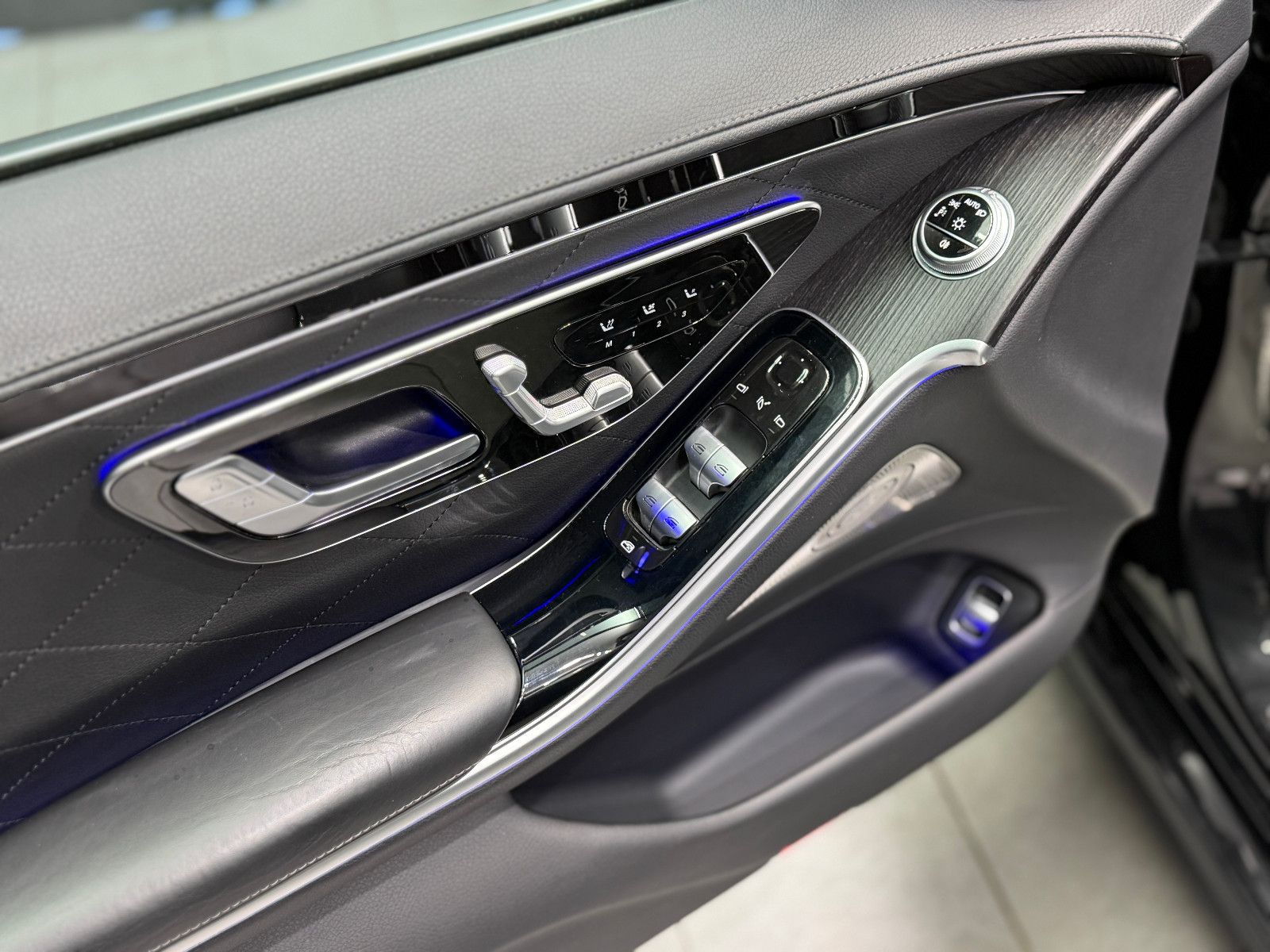 Fahrzeugabbildung Mercedes-Benz S 400 d Limousine L 4Matic|Burmester|MASSAGE|HuD
