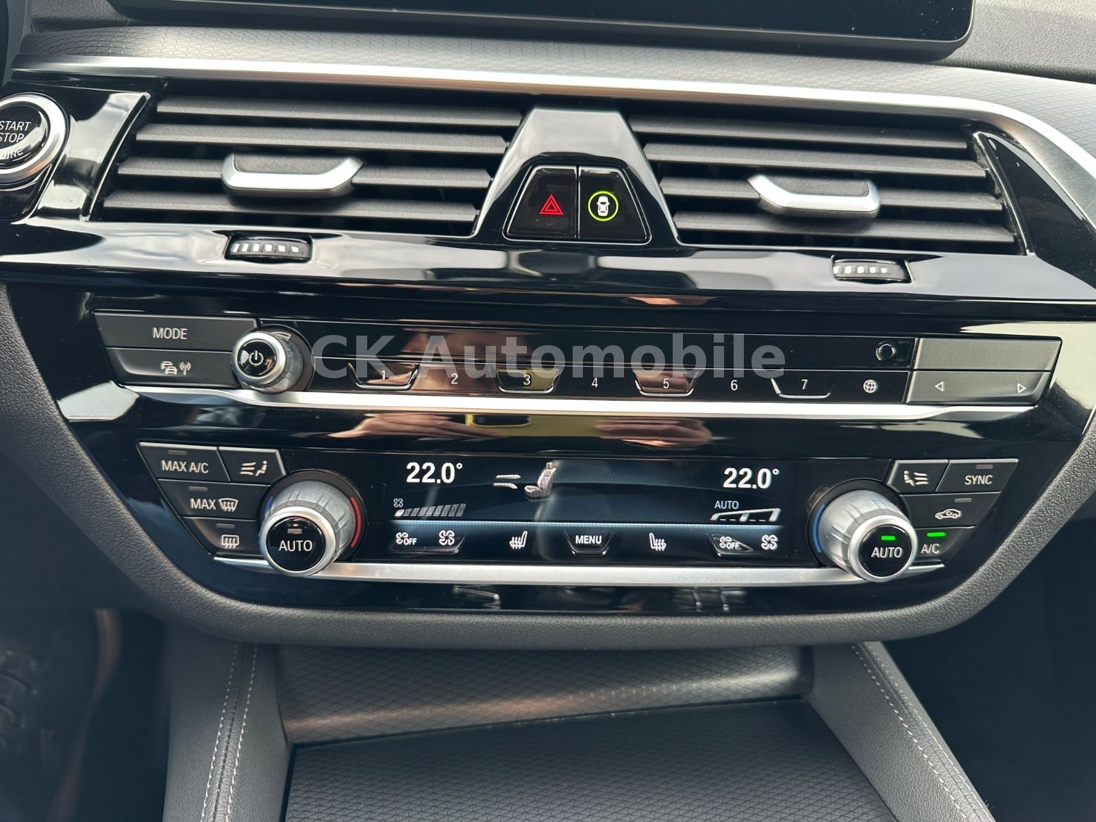 Fahrzeugabbildung BMW 520dxDrive Touring M-Sport/Laser/Head-Up/ACC/AHK