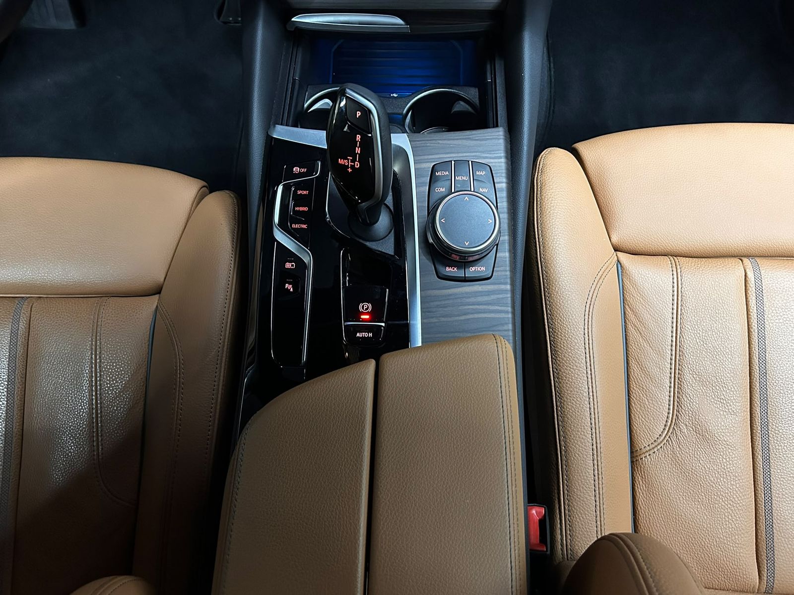 Fahrzeugabbildung BMW 530e xDri LEDER+VIRTU+PROF+LED+SHZ+KAMERA+TEMP+M