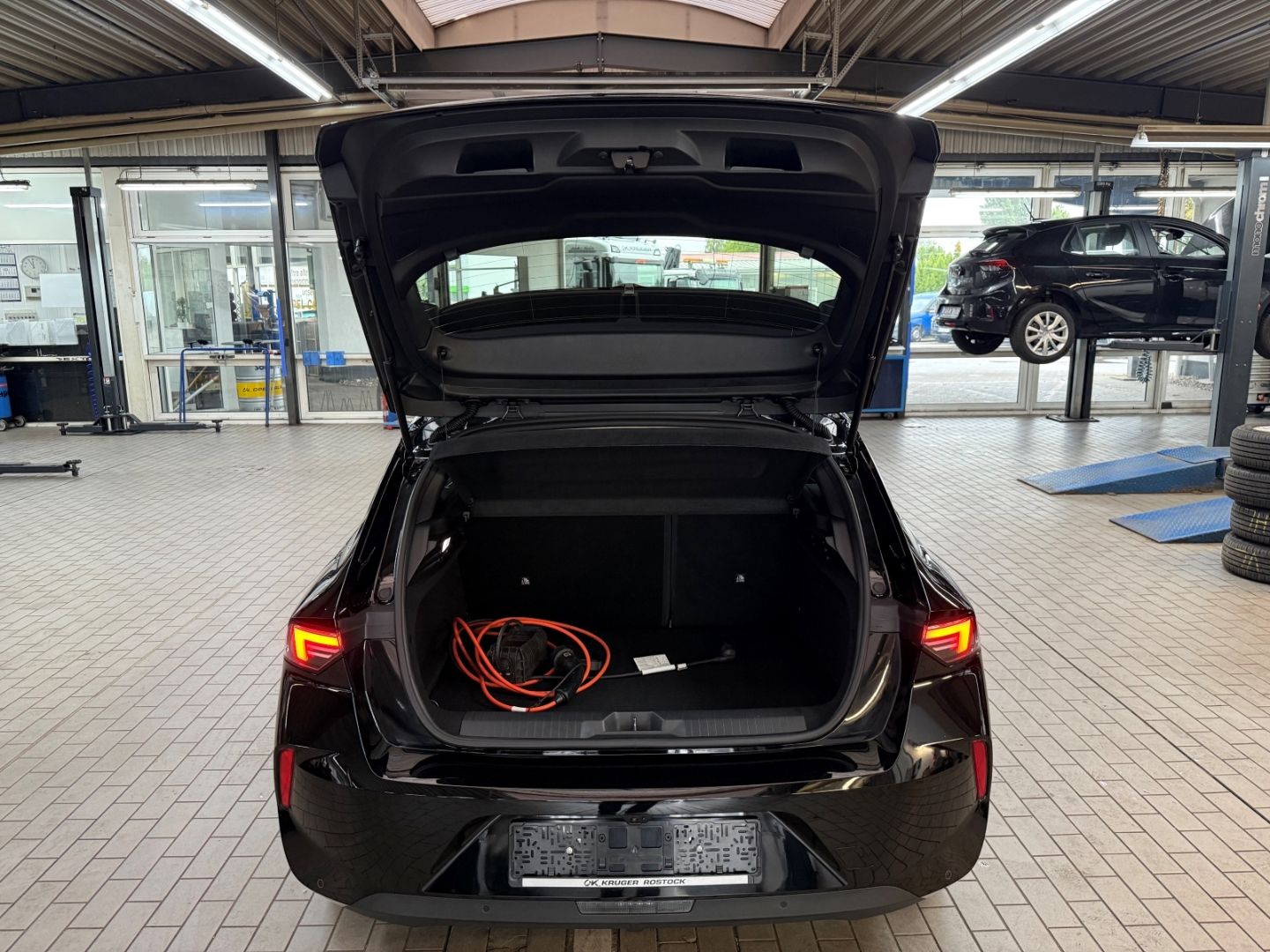 Fahrzeugabbildung Opel Astra 1.6 Turbo Edition Plug-in-Hybrid