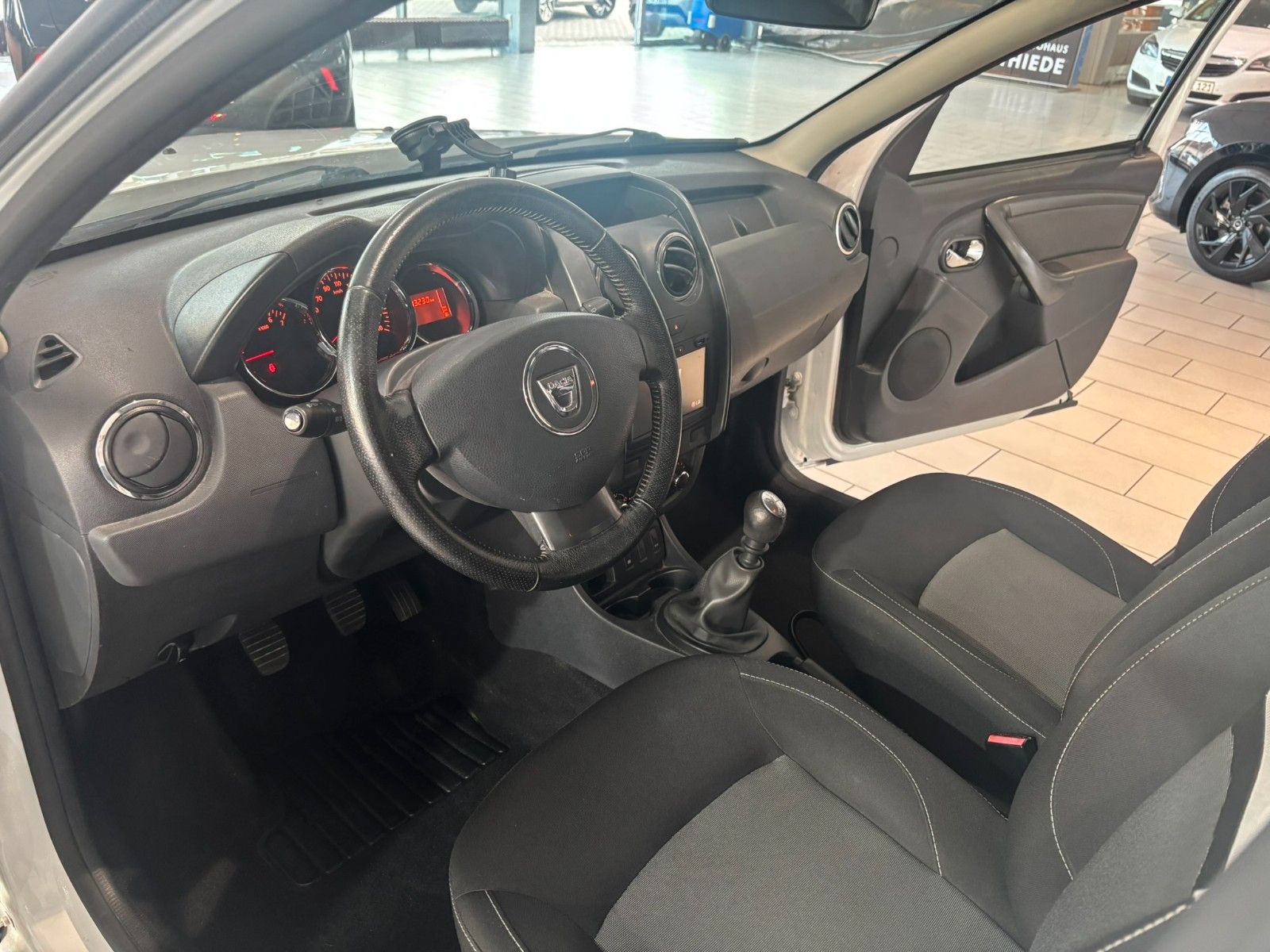 Fahrzeugabbildung Dacia Duster 1.2 92KW 2WD NAVI/ALLWETTER/5-GANG