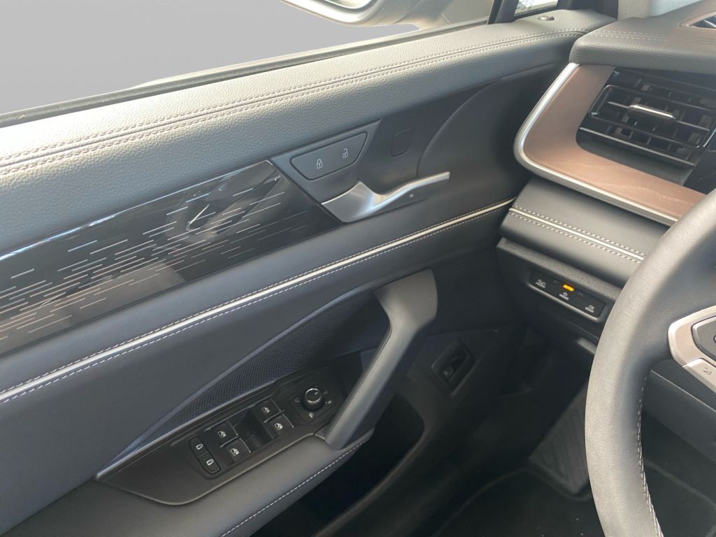 Fahrzeugabbildung Volkswagen Tayron 2.0 TDI 4MOTION DSG Elegance AHZV Standhe