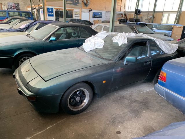 Porsche 944  aus der Schweiz