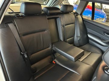 MYAUTOCENTER – Gebraucht- und Jahreswagen mit Werkstattservice in Pfaffenhofen BMW 3 Touring 320d *Klima*Automatik*Sitzheizung*