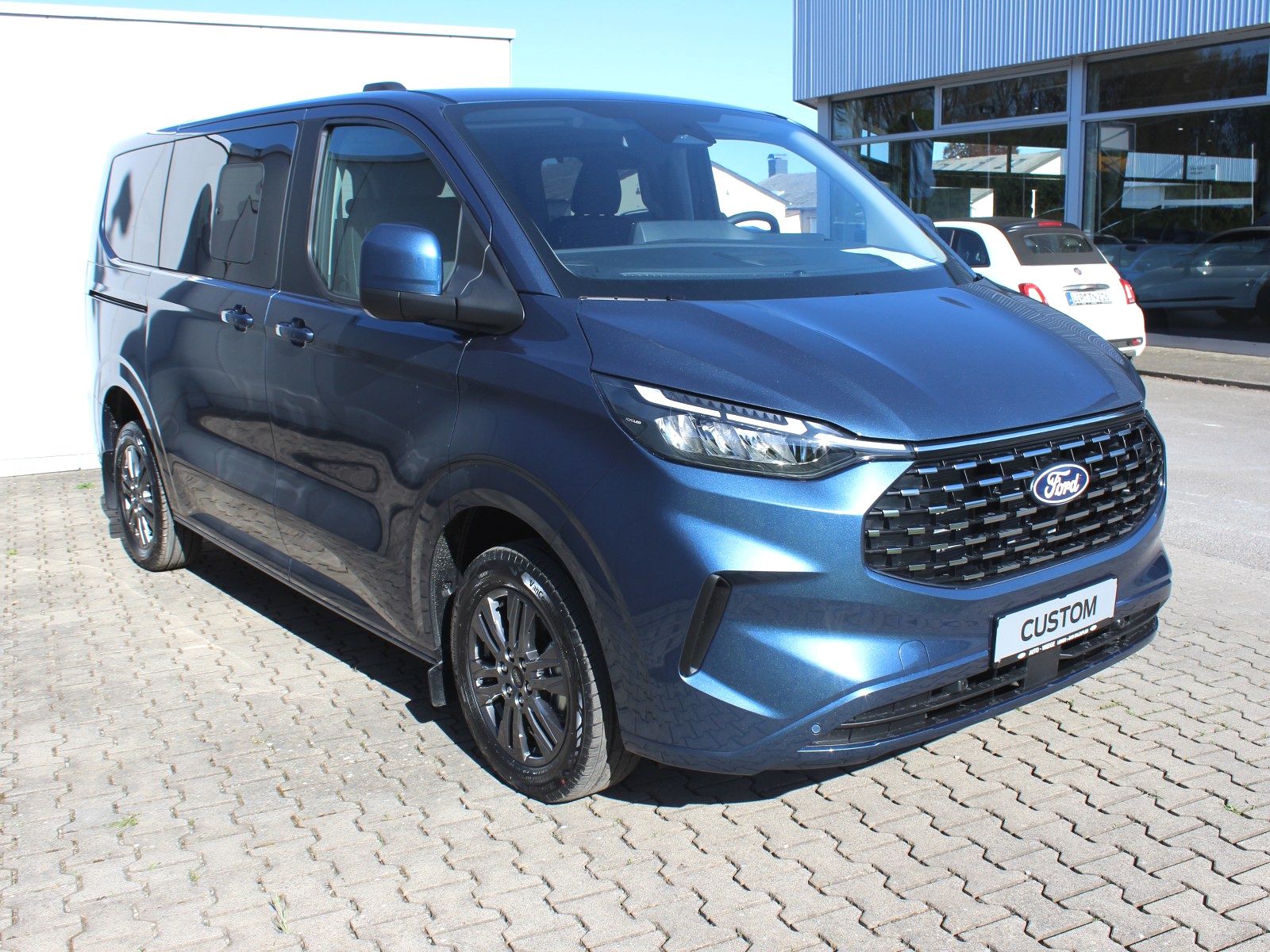 Fahrzeugabbildung Ford Tourneo Custom 320 L1 Tourneo Titanium FWD
