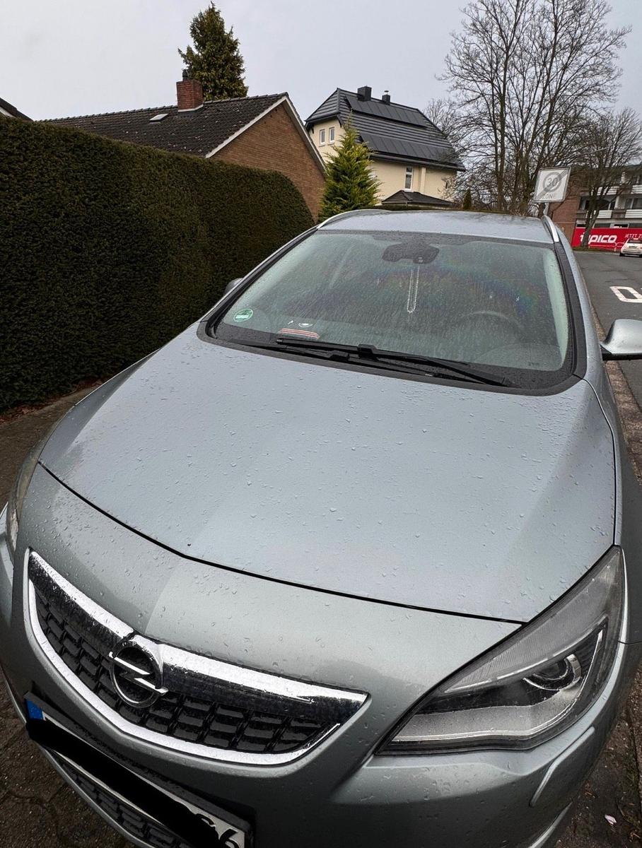 Opel Astra, 2011