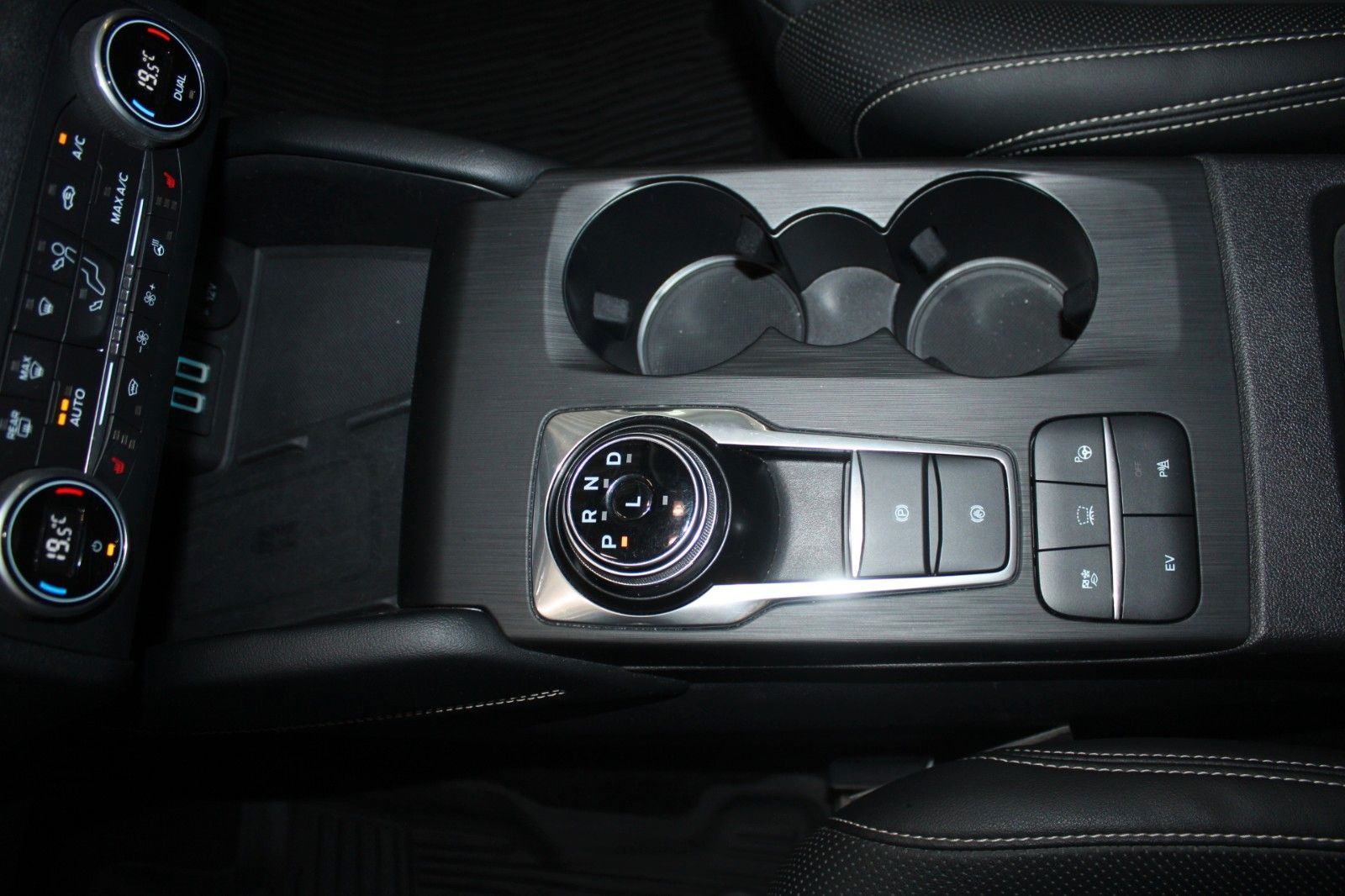 Fahrzeugabbildung Ford Kuga 2.5 PHEV Vignale Aut. LED B&O el. AHK uvm