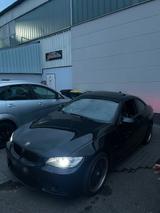 BMW E92 320d - BMW 320 aus 2008: Coupe, 320d