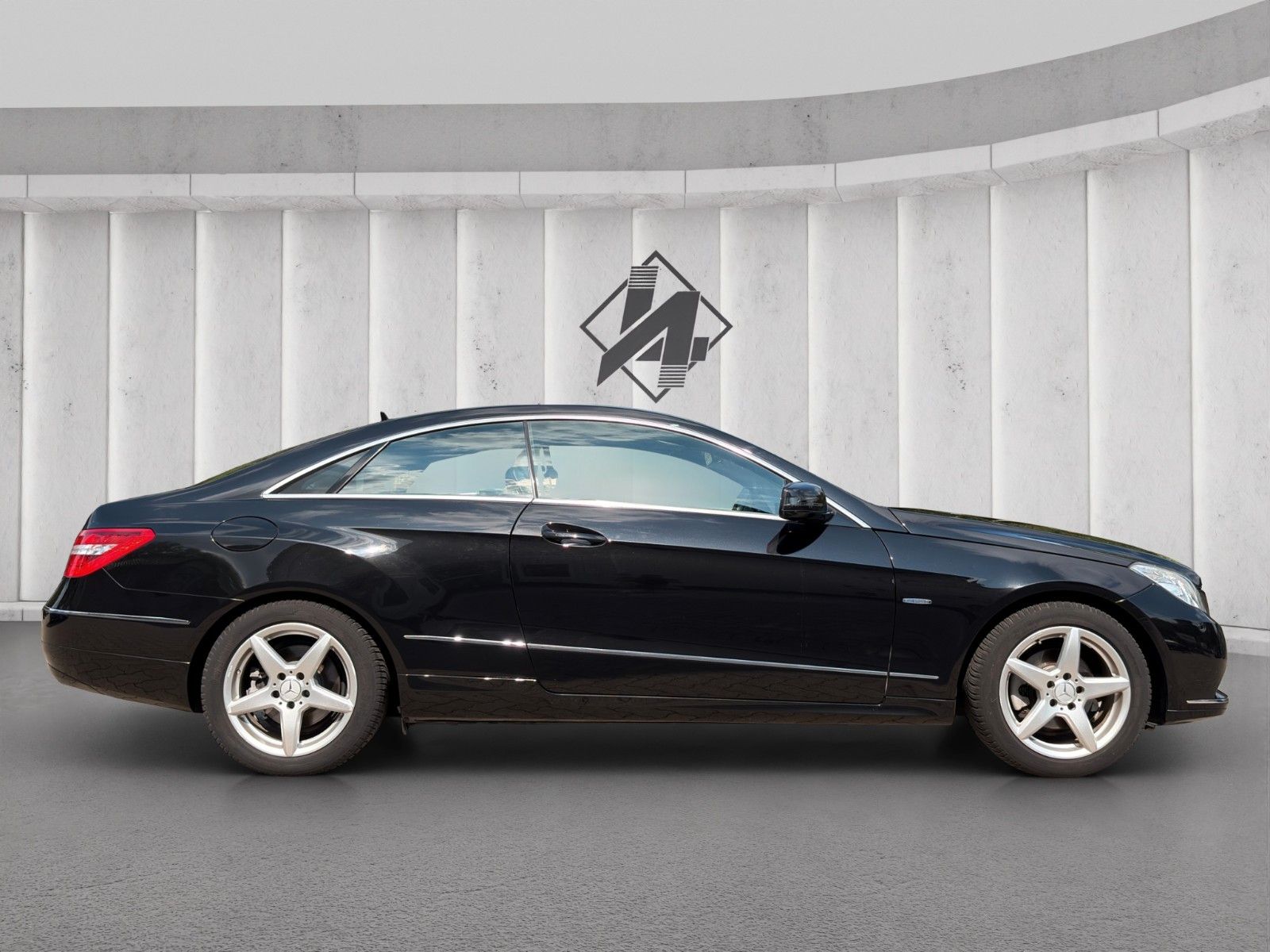 Fahrzeugabbildung Mercedes-Benz E 200 E Coupe CGI BlueEfficiency