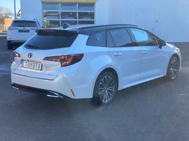 Corolla Touring Sports Black&White