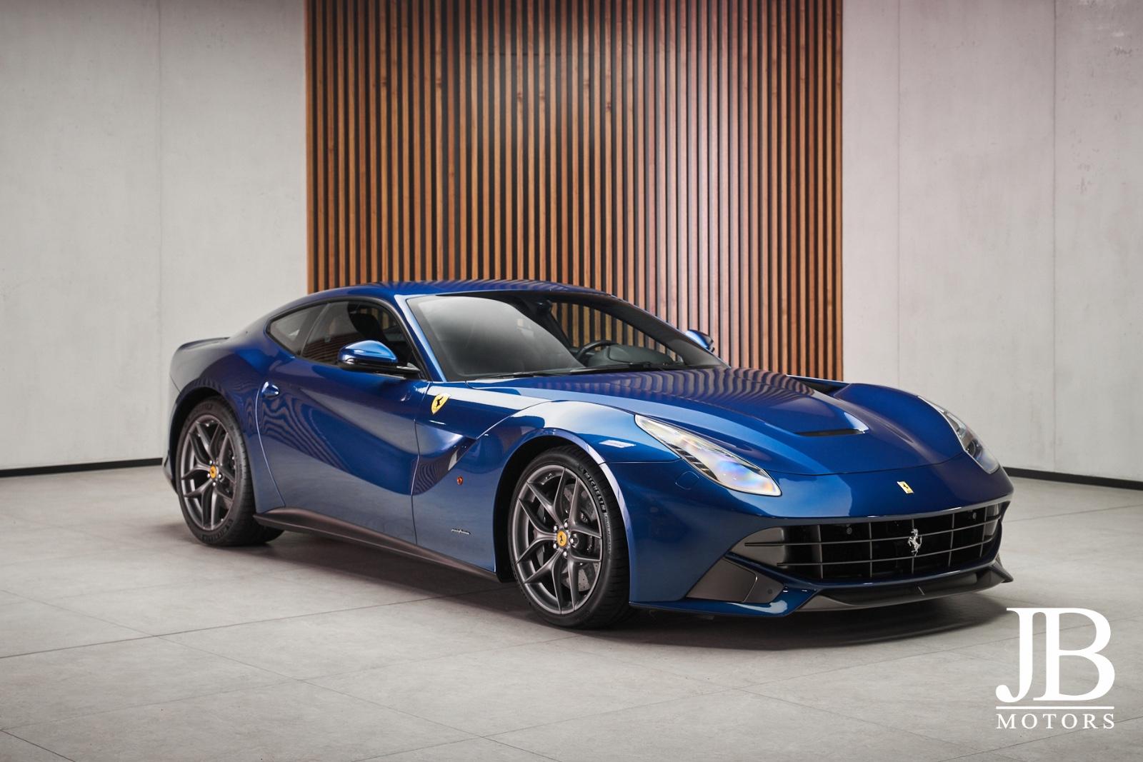 Ferrari F12 Berlinetta V12 740 ch • Atelier Car Blu Abu Dhabi • Carbone • Baquets carbone • Lift • 37 000 km