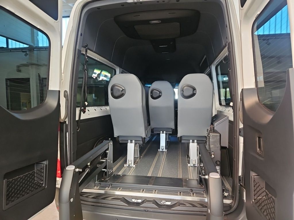 Fahrzeugabbildung Mercedes-Benz Sprinter 317 Kombi L2H2 Mobility Rollstuhl Lift