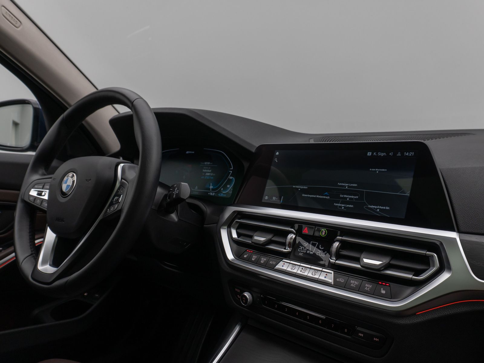 Fahrzeugabbildung BMW 330e Sport Line Panorama HUD DAB HiFi PDC Alarm