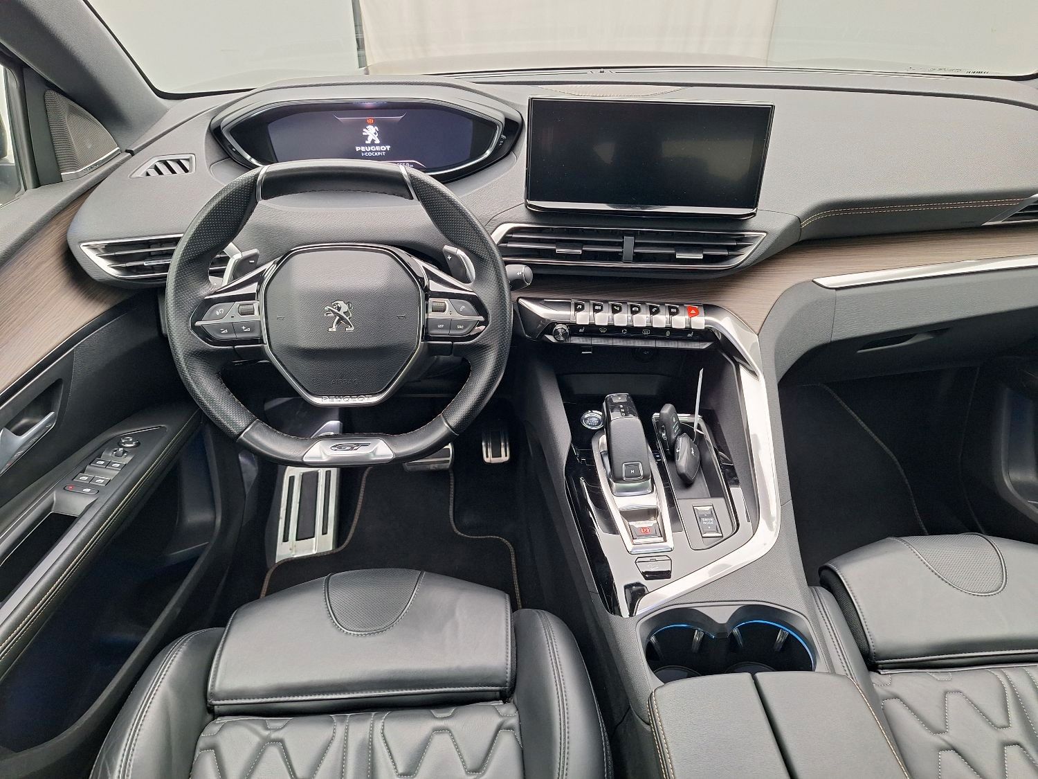 Fahrzeugabbildung Peugeot 5008 GT LEDER/PANO/AHK/SHZ/MASSAGE/PARKASS