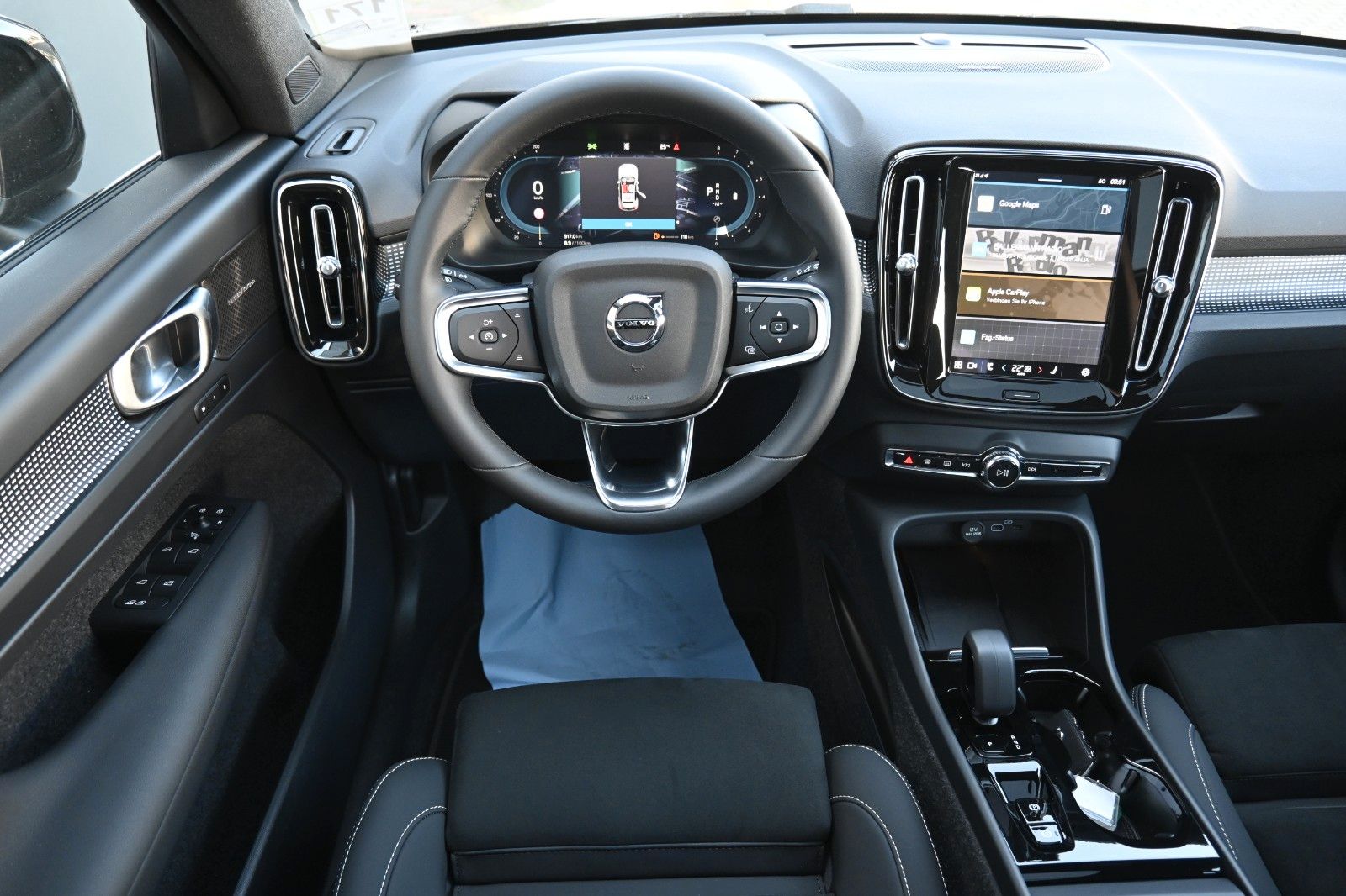 Fahrzeugabbildung Volvo XC40 B4 DSG Ultra Dark*PANO*RFK*ACC